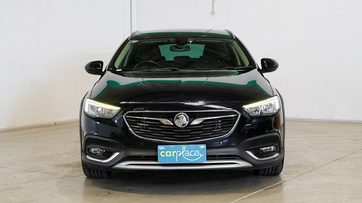 Holden Calais image 2