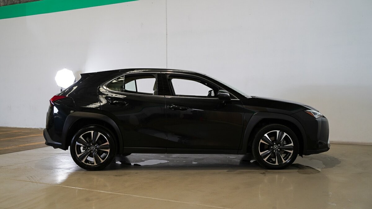 Lexus Ux image 3