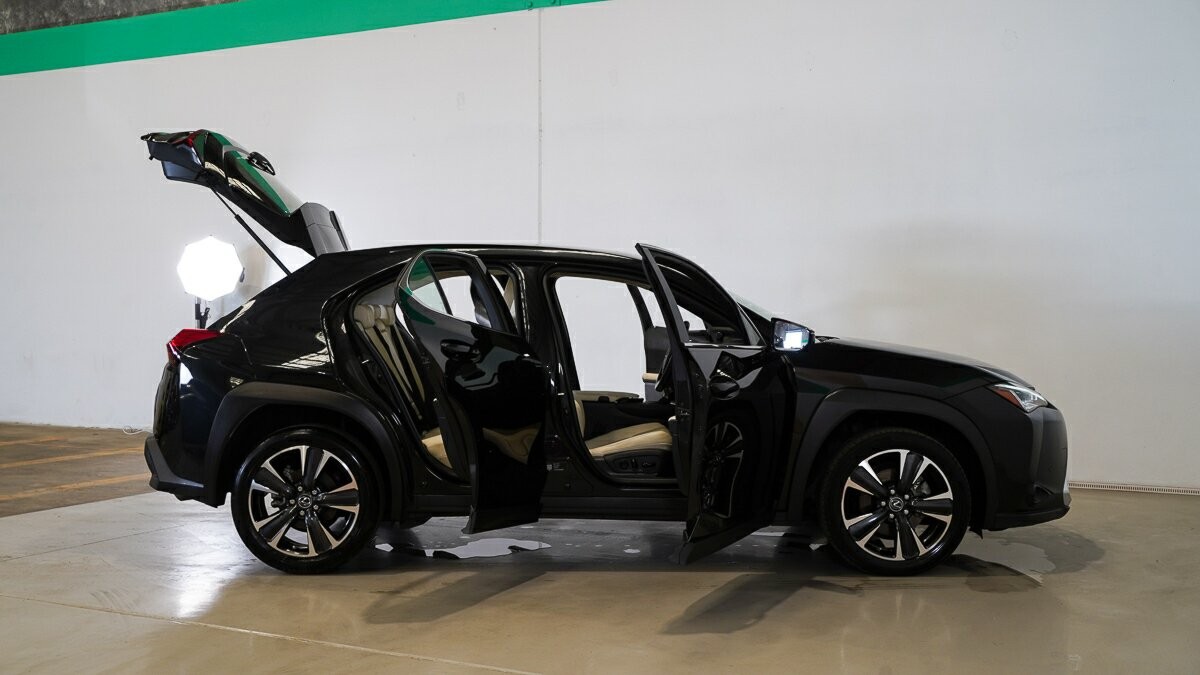 Lexus Ux image 4