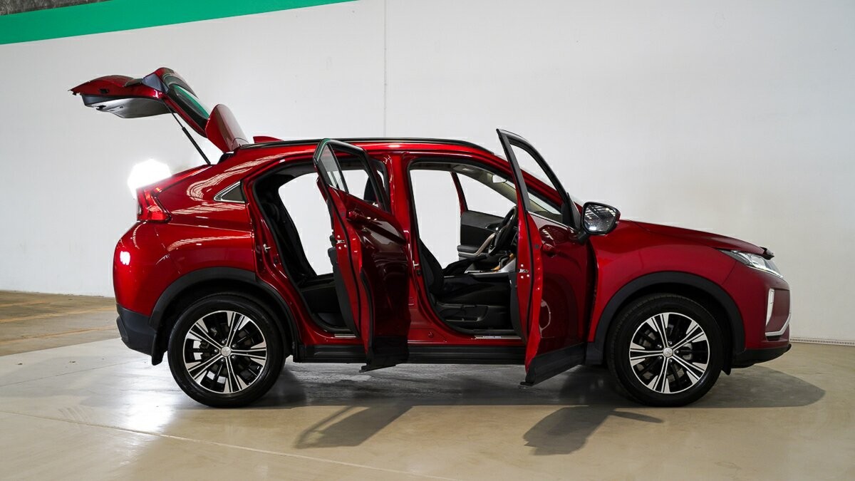 Mitsubishi Eclipse Cross image 4