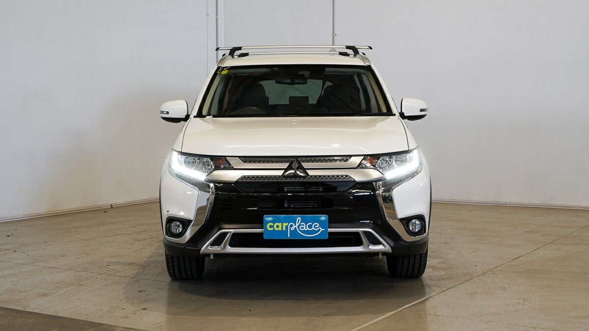 Mitsubishi Outlander image 2