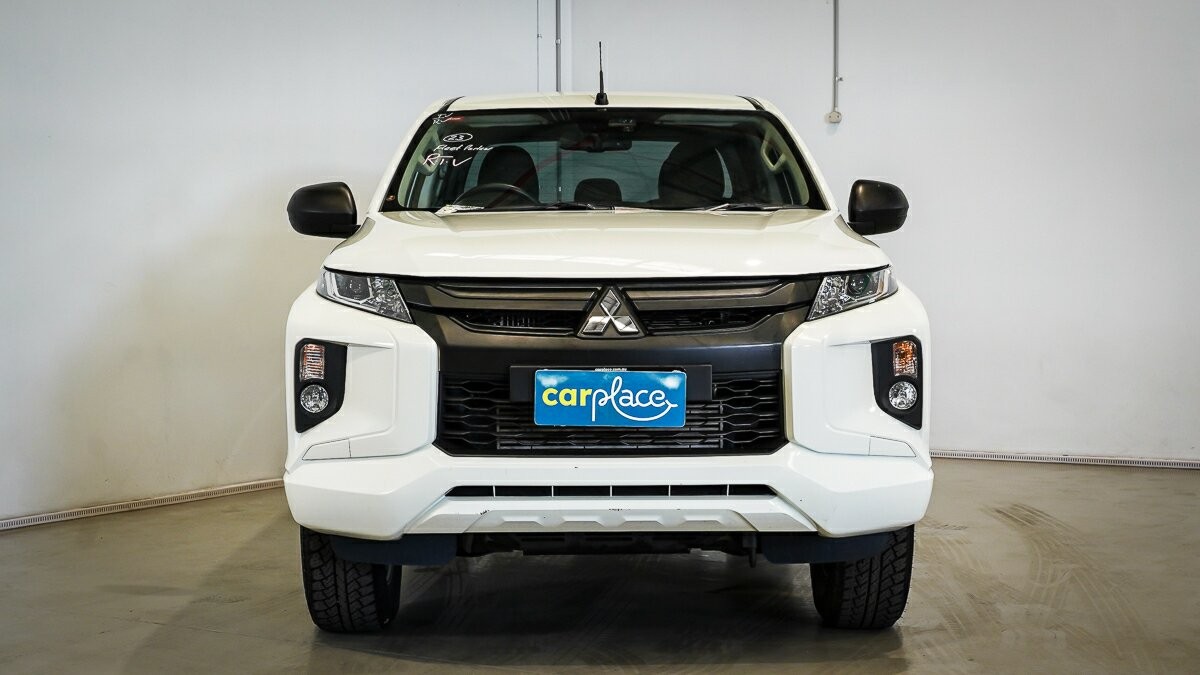 Mitsubishi Triton image 2