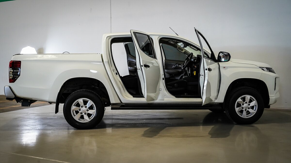 Mitsubishi Triton image 4