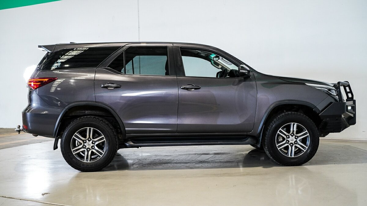 Toyota Fortuner image 4