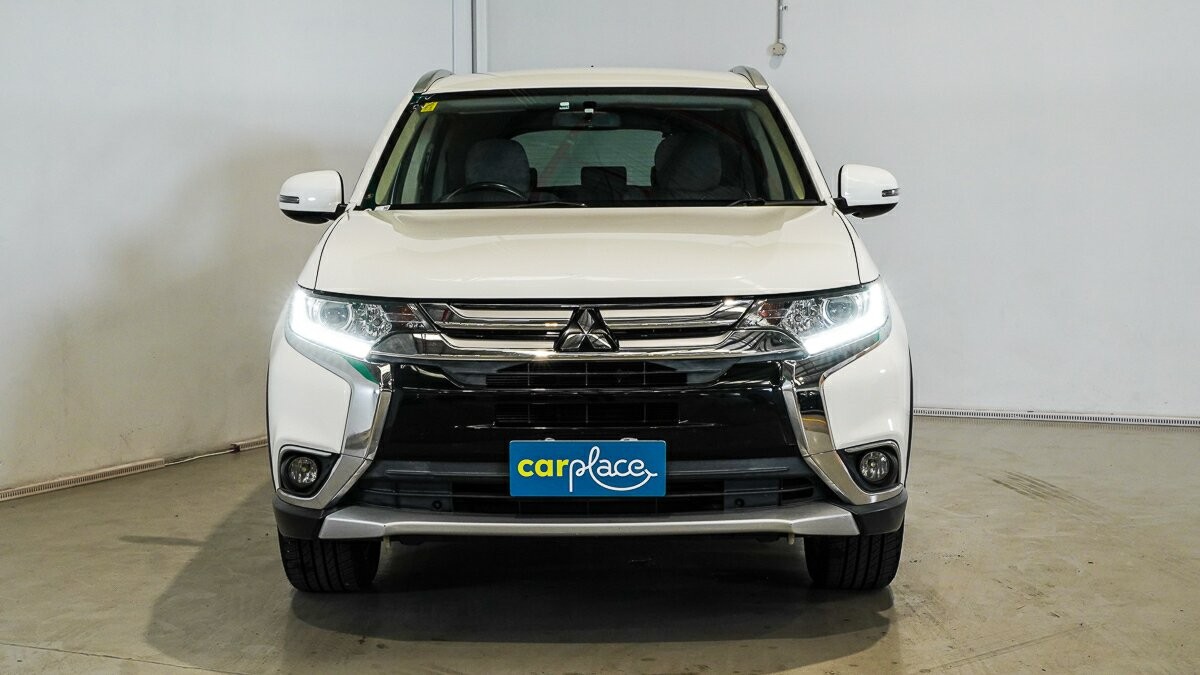 Mitsubishi Outlander image 2