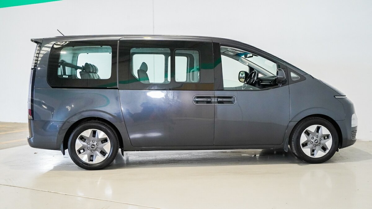 Hyundai Staria image 3