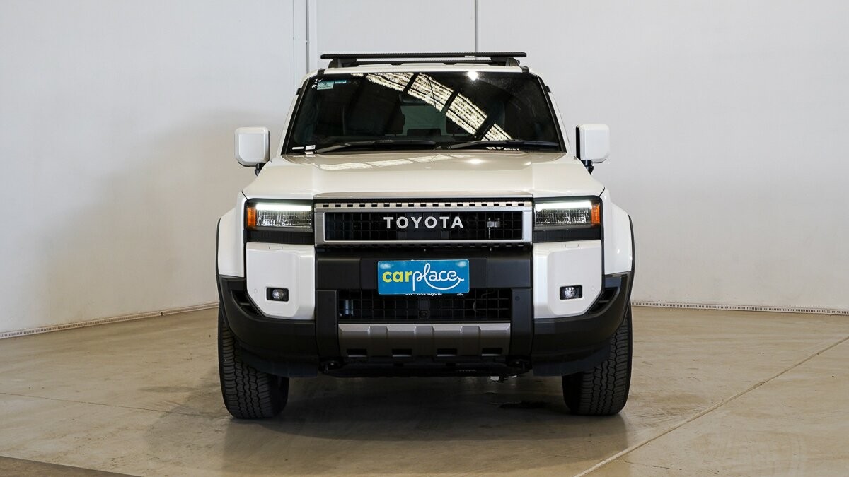 Toyota Landcruiser Prado image 2