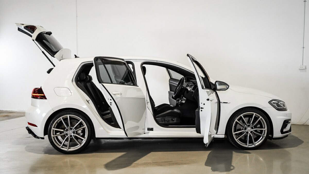 Volkswagen Golf image 4