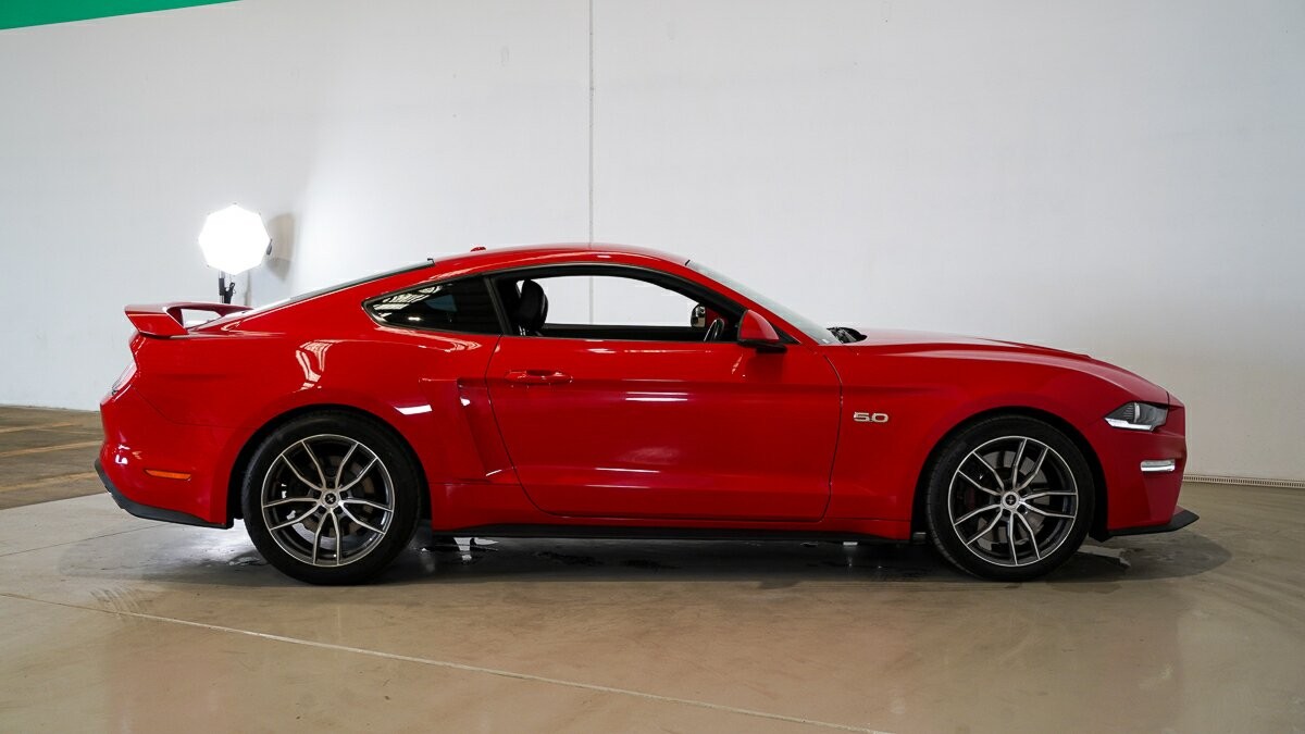 Ford Mustang image 3