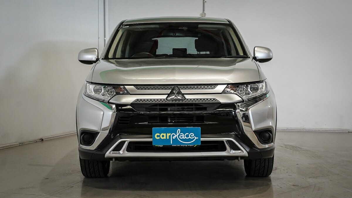 Mitsubishi Outlander image 2