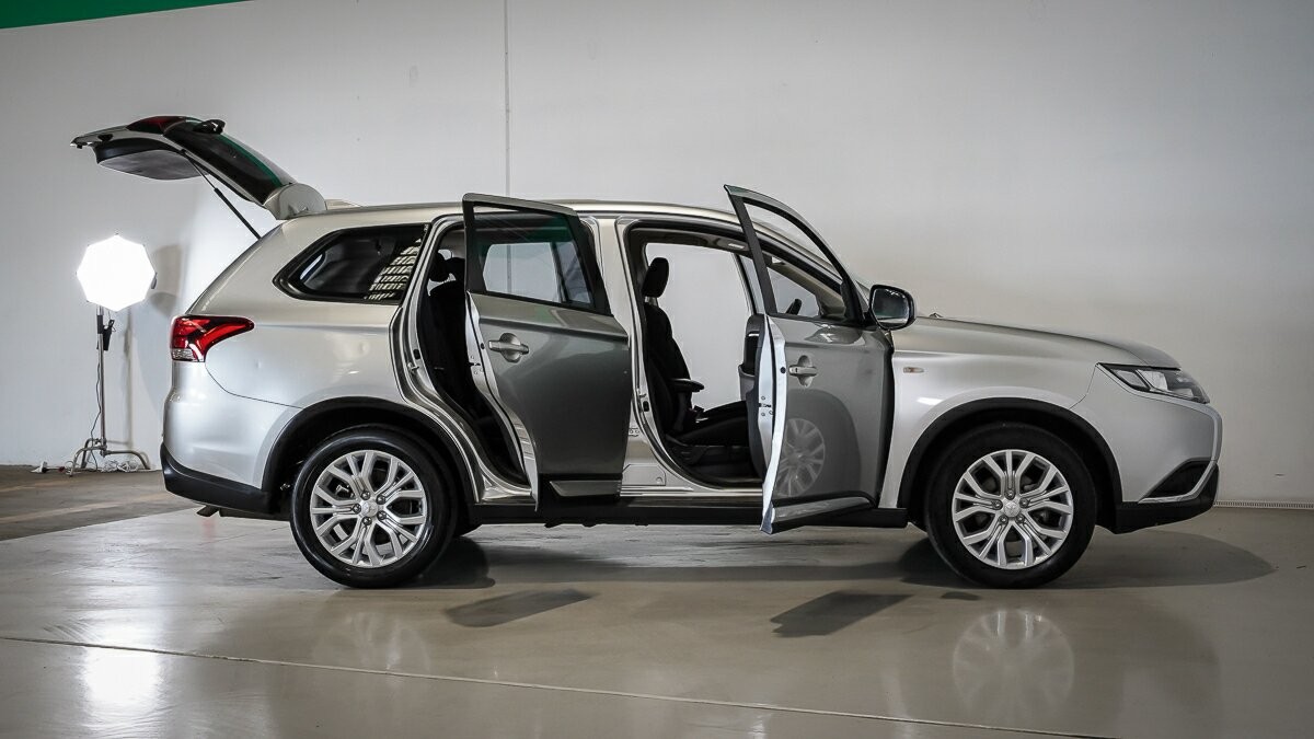 Mitsubishi Outlander image 4