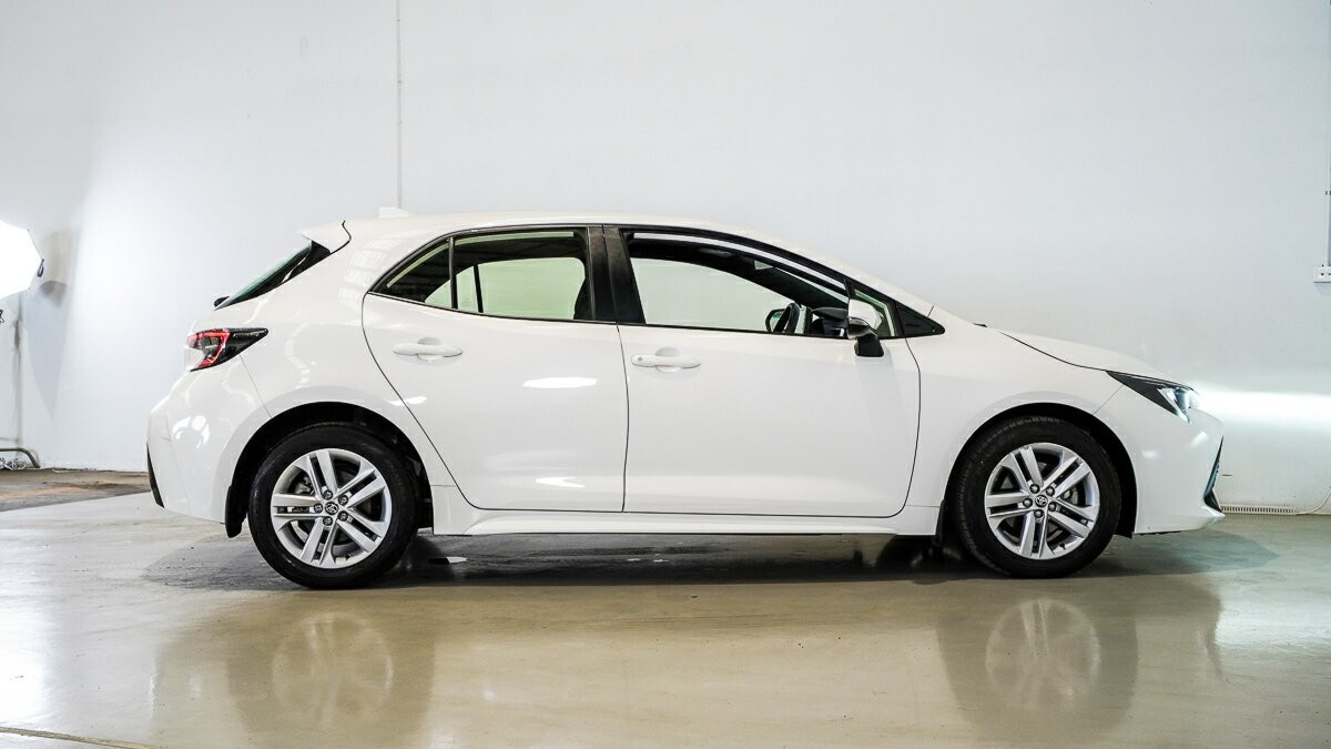 Toyota Corolla image 3