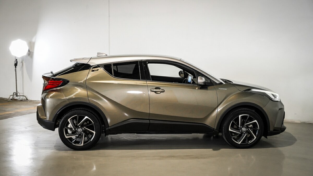 Toyota C-hr image 2