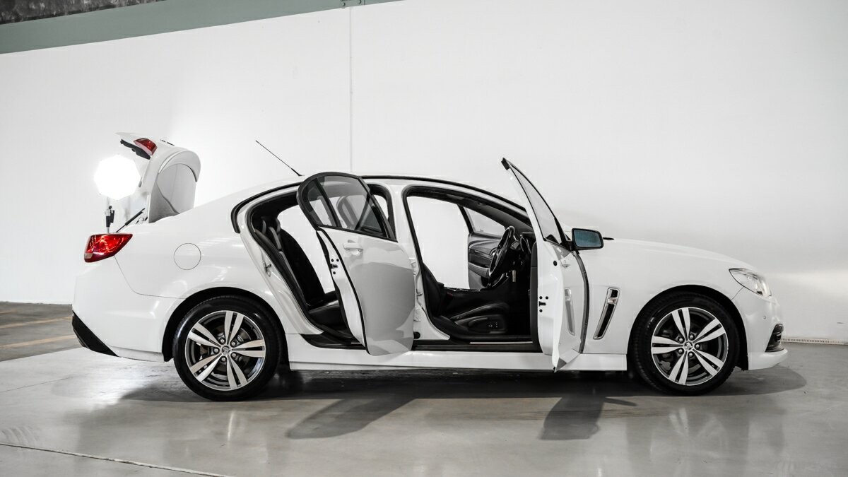 Holden Commodore image 4