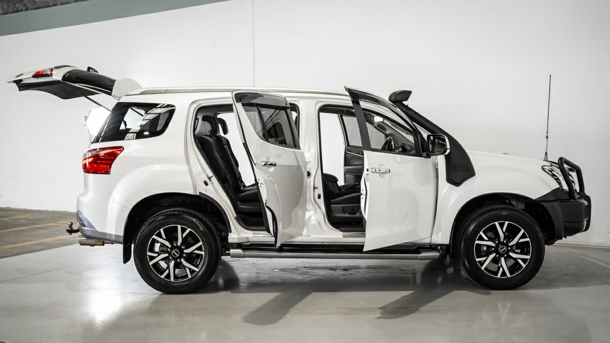 Isuzu Mu-x image 4