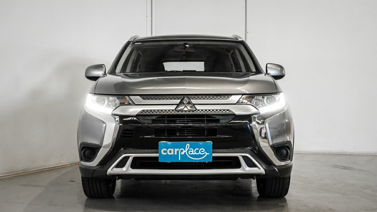 Mitsubishi Outlander image 2