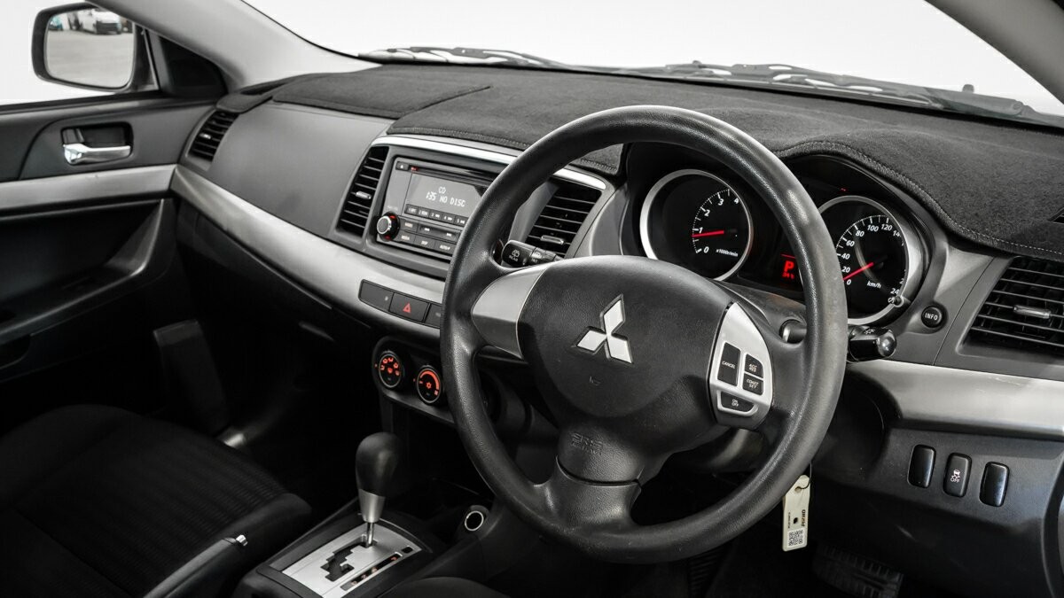 Mitsubishi Lancer image 4