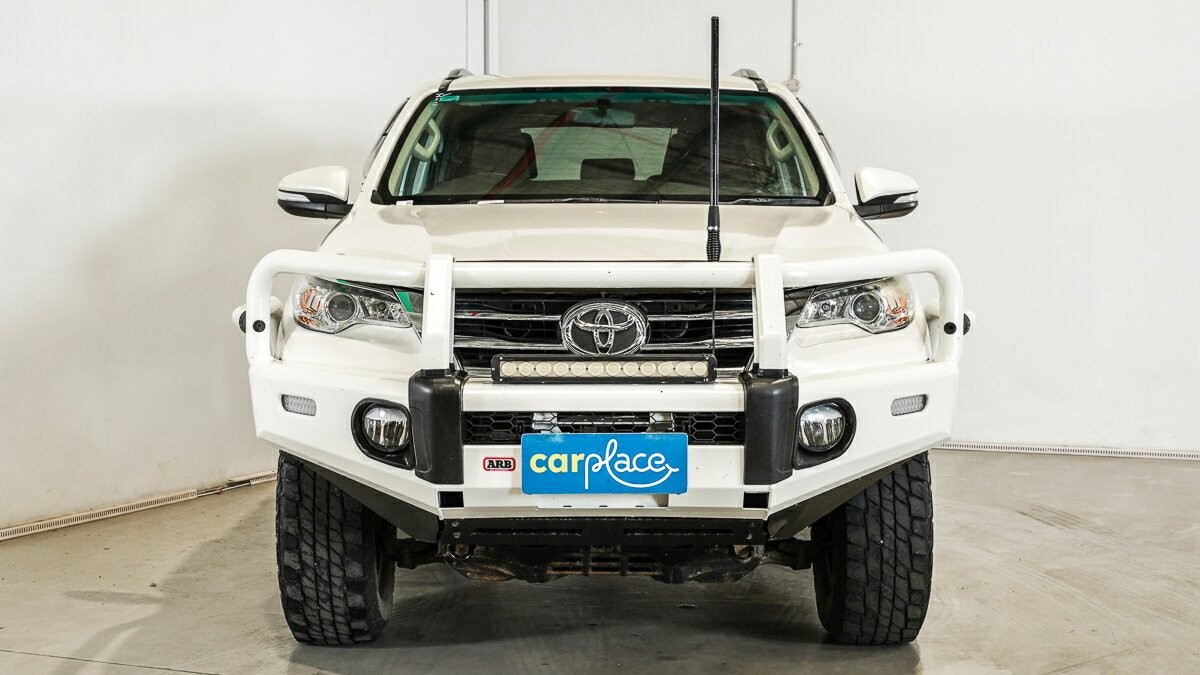 Toyota Fortuner image 2