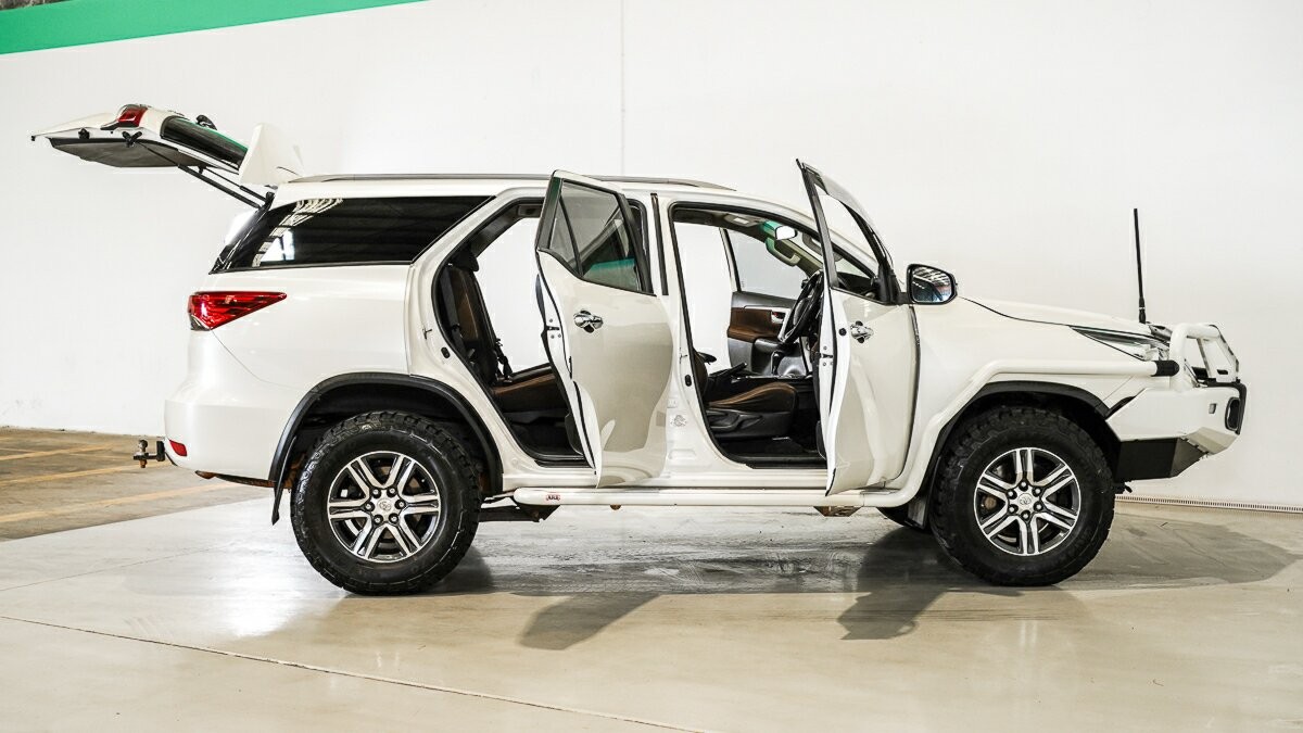 Toyota Fortuner image 4