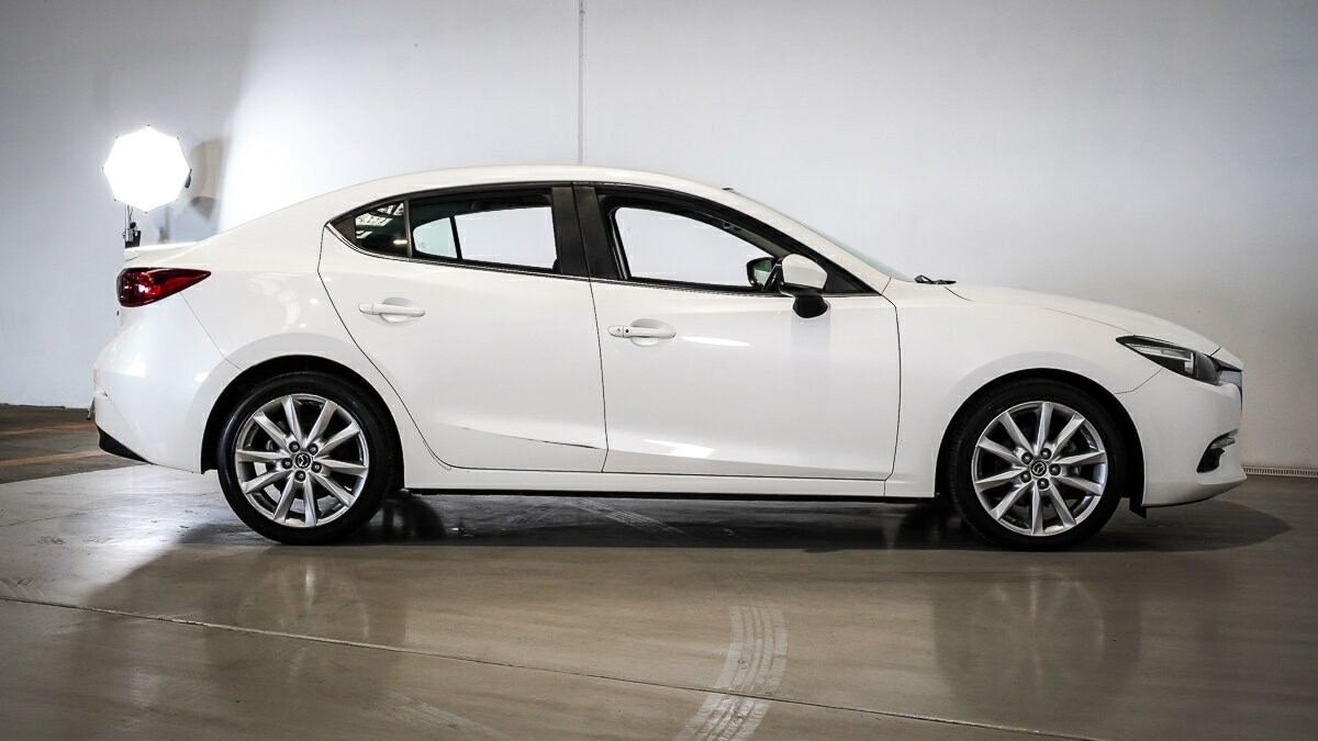 Mazda 3 image 3