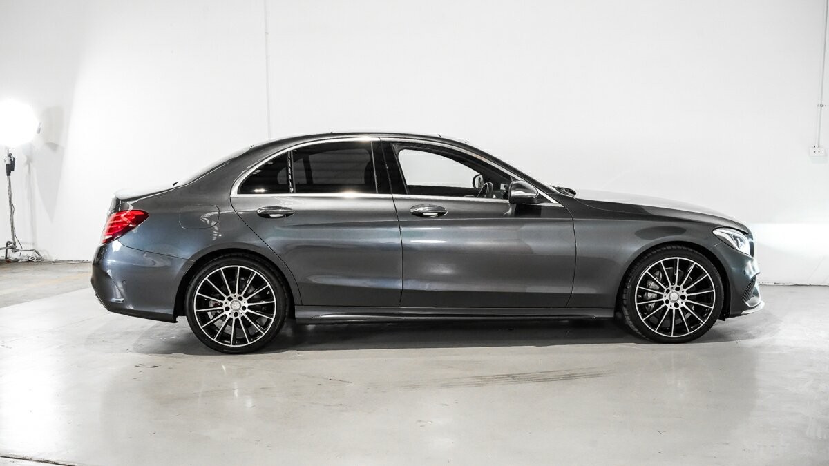 Mercedes Benz C-class image 3