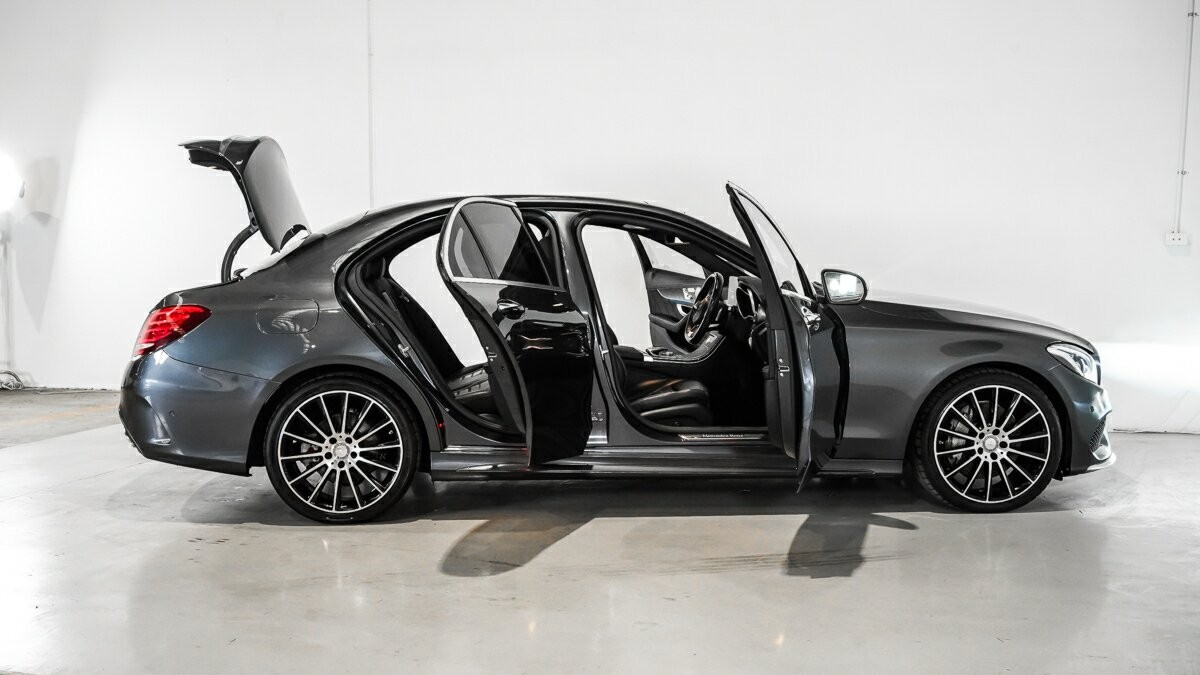 Mercedes Benz C-class image 4