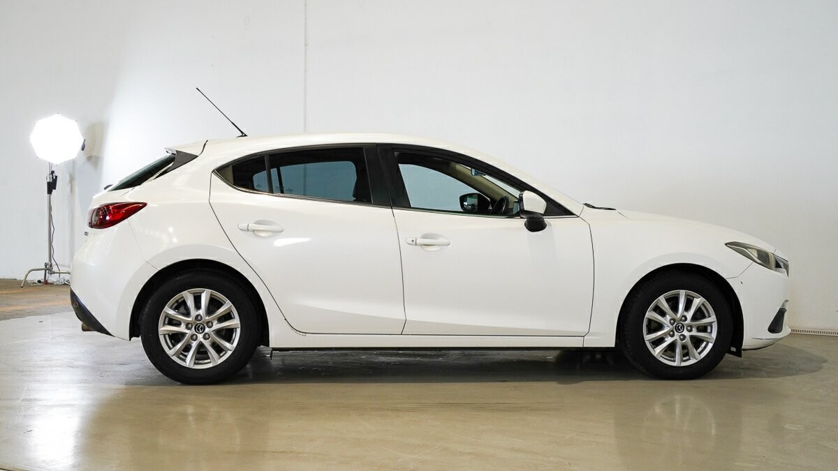 Mazda 3 image 3