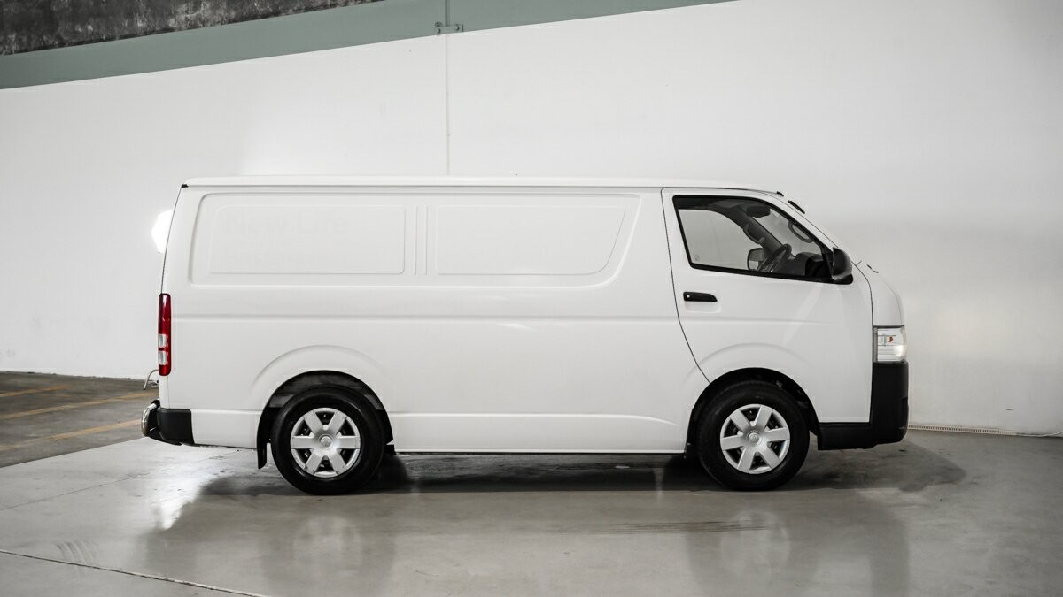 Toyota Hiace image 3