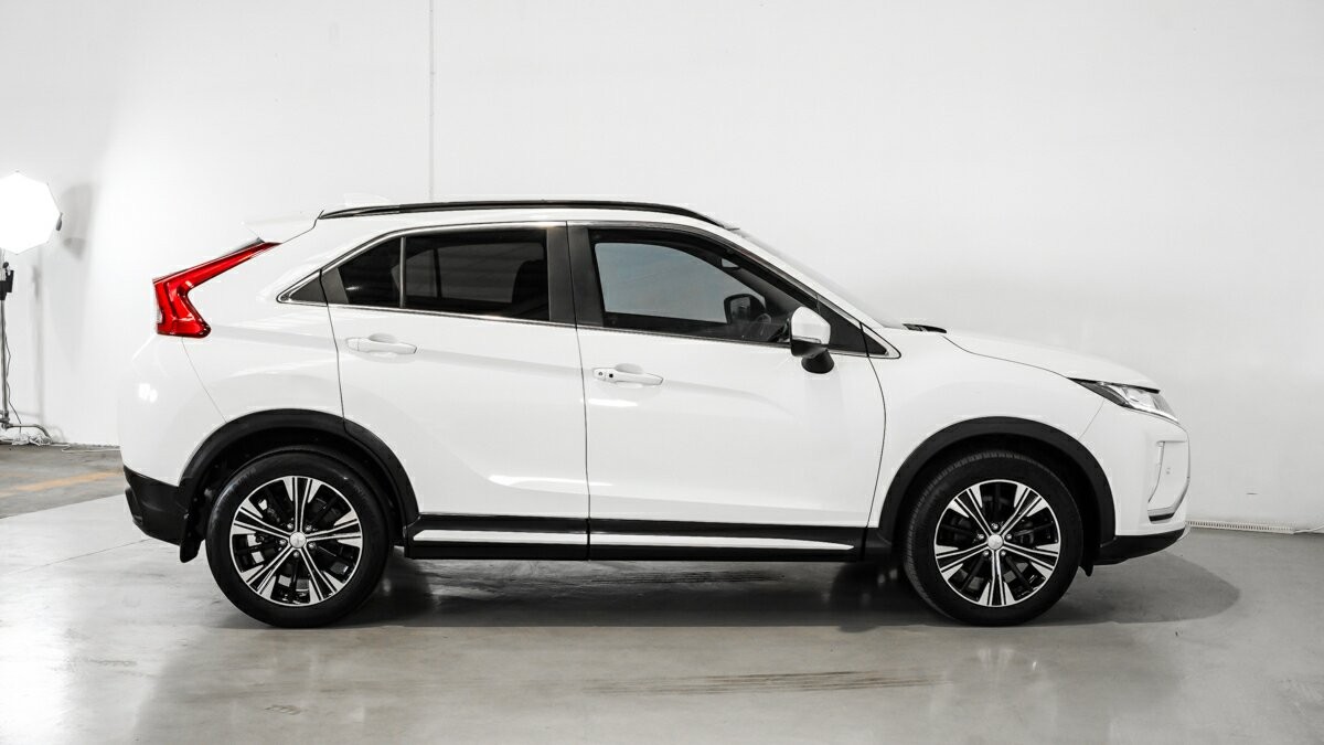 Mitsubishi Eclipse Cross image 3