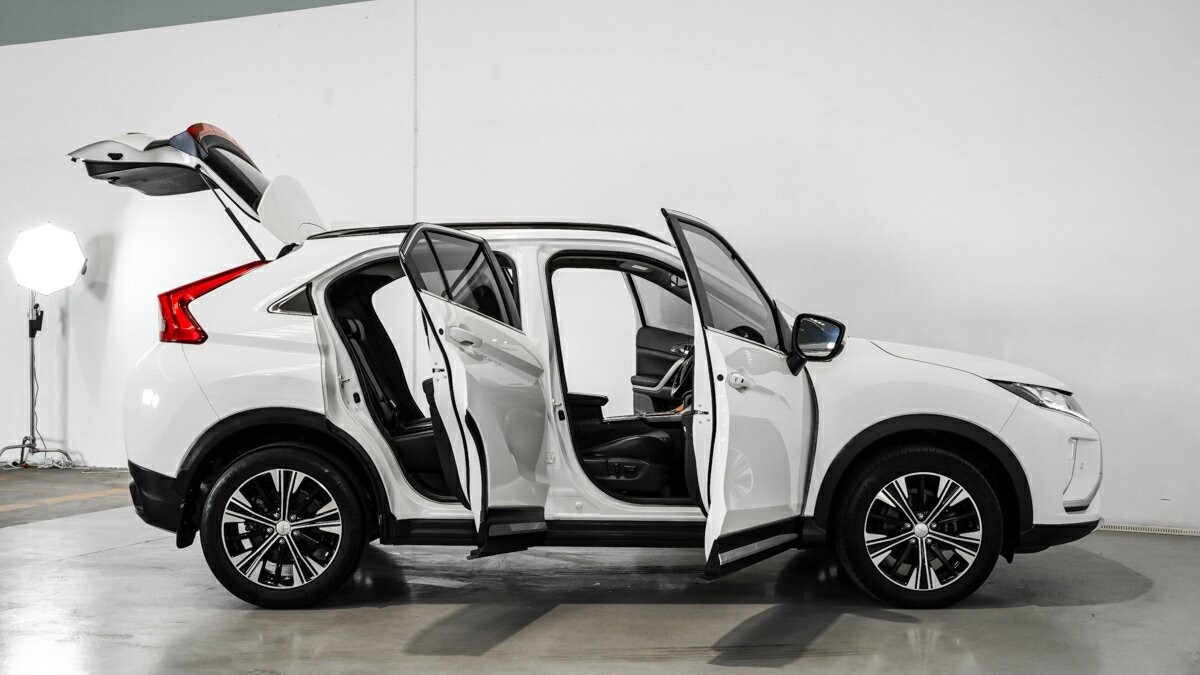 Mitsubishi Eclipse Cross image 4