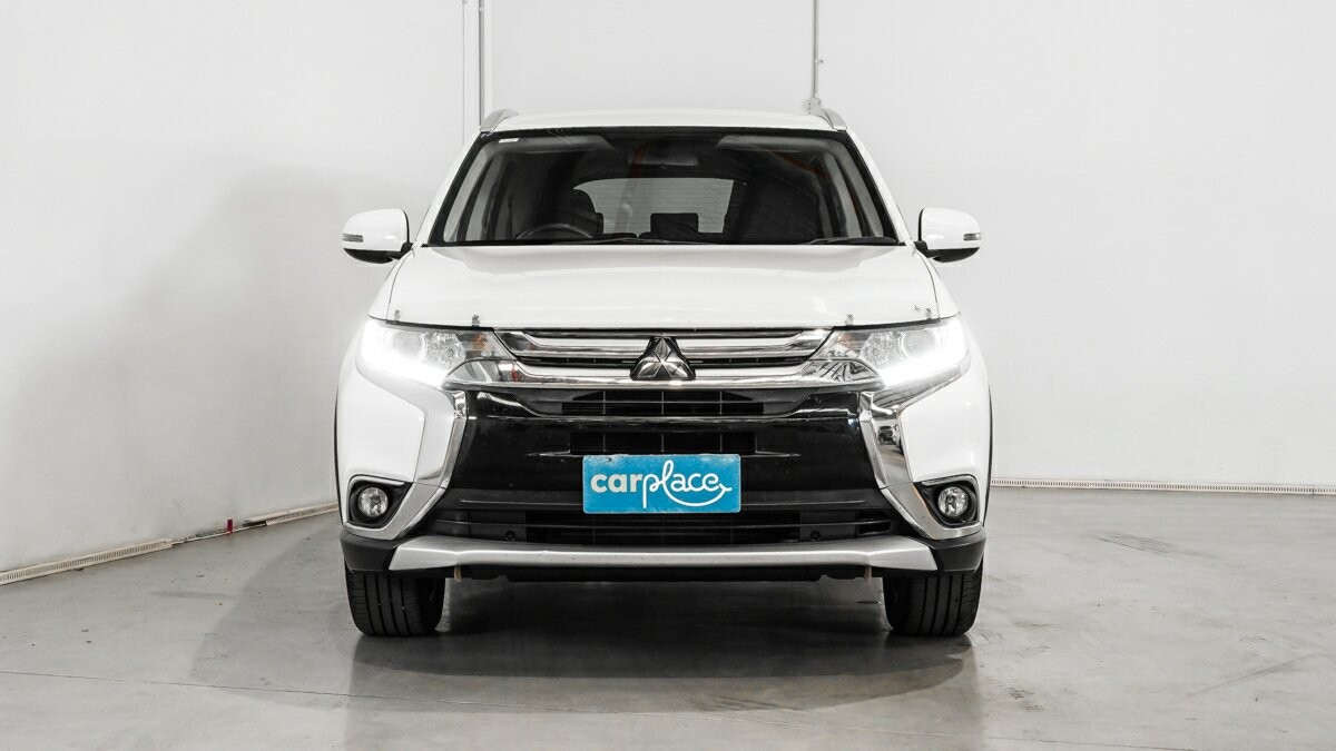 Mitsubishi Outlander image 2