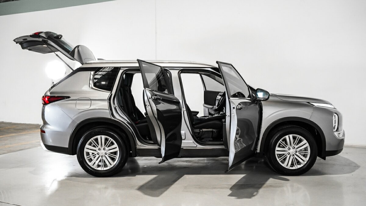 Mitsubishi Outlander image 4