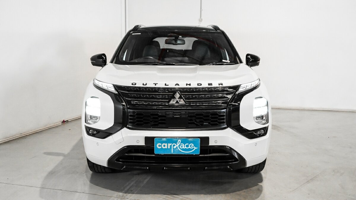 Mitsubishi Outlander image 2