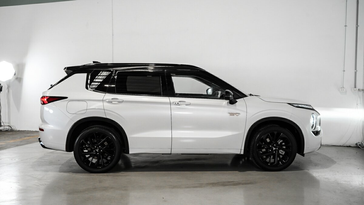 Mitsubishi Outlander image 3