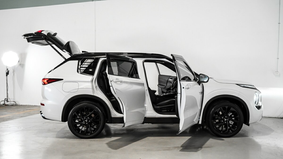 Mitsubishi Outlander image 4