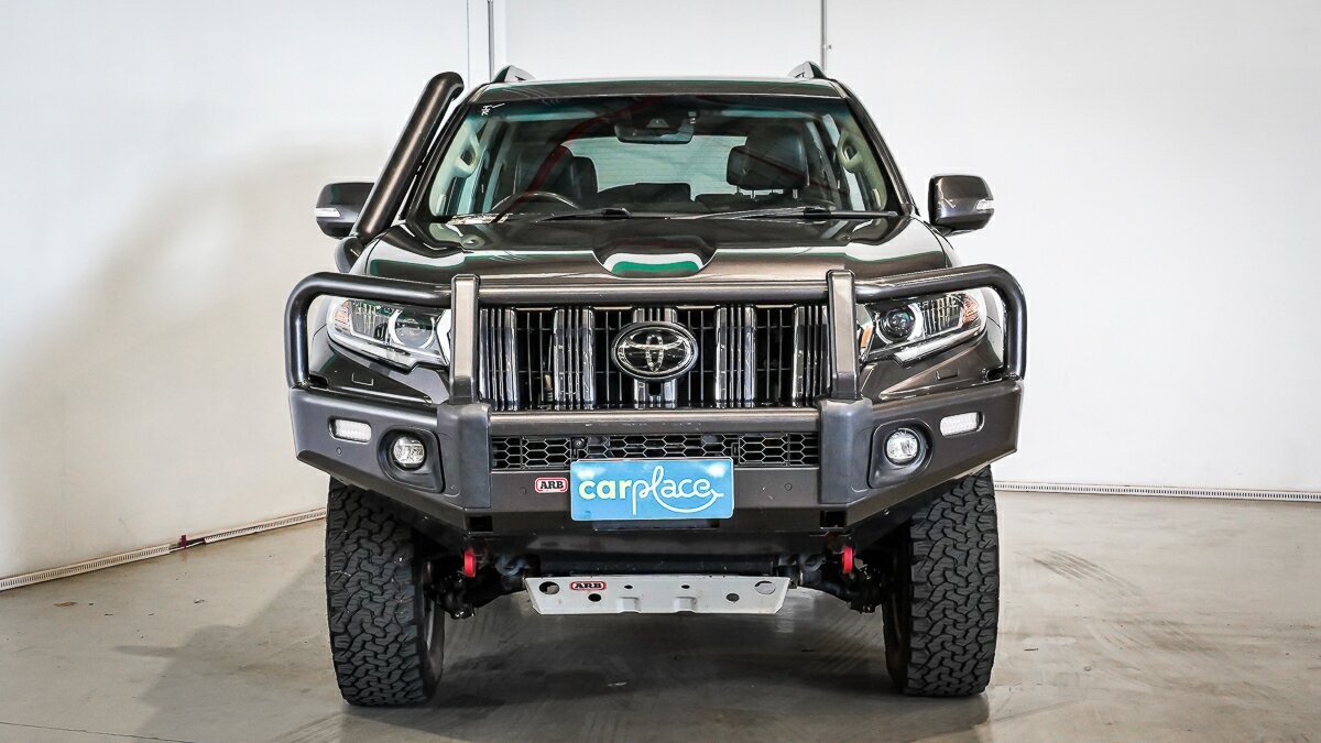 Toyota Landcruiser Prado image 2