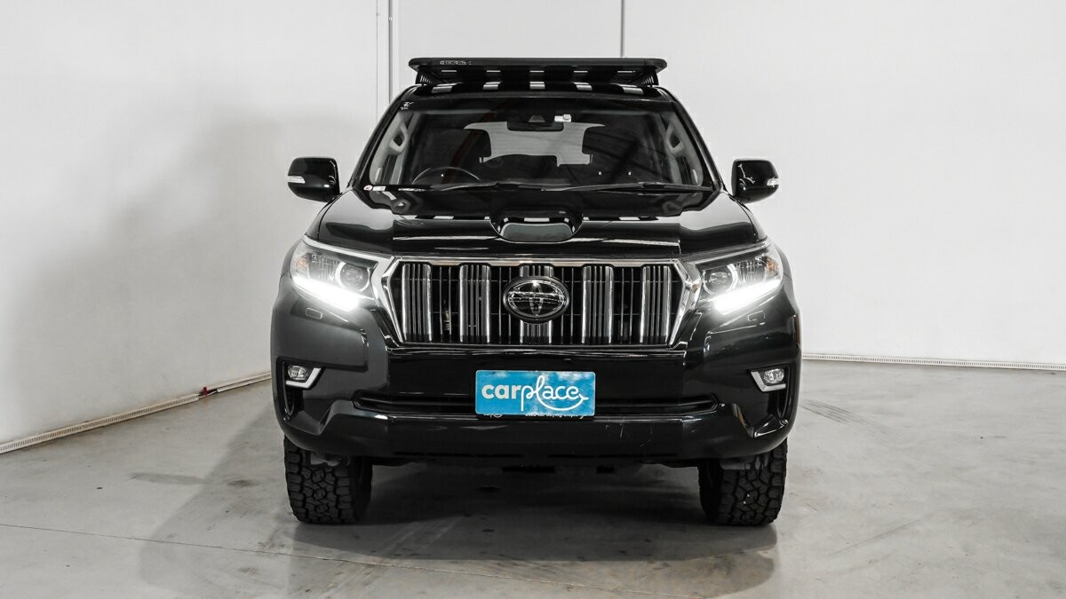 Toyota Landcruiser Prado image 2
