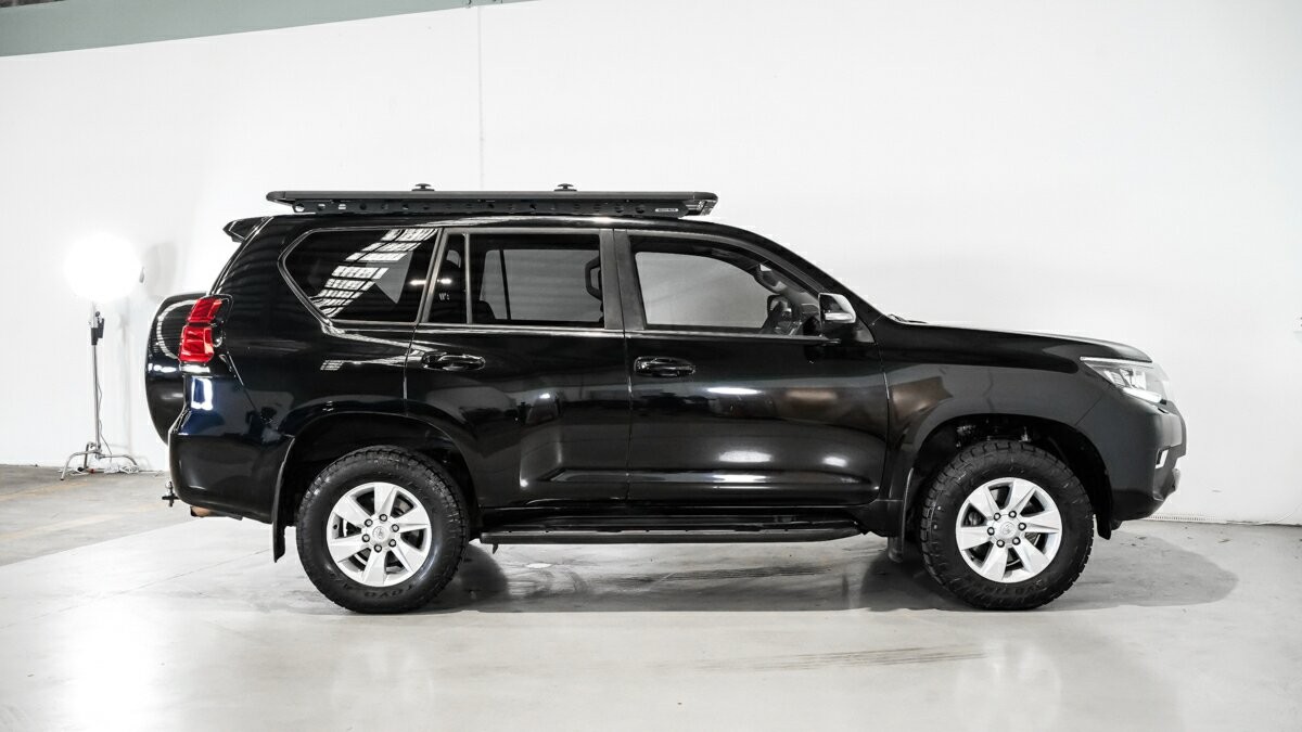 Toyota Landcruiser Prado image 3
