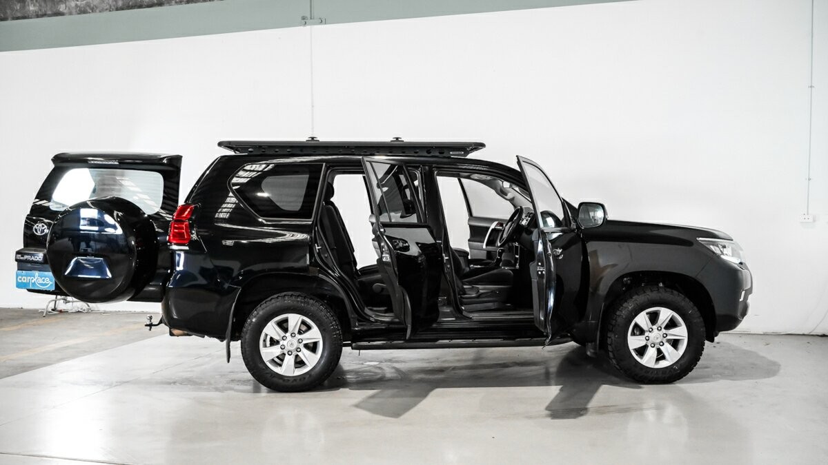 Toyota Landcruiser Prado image 4