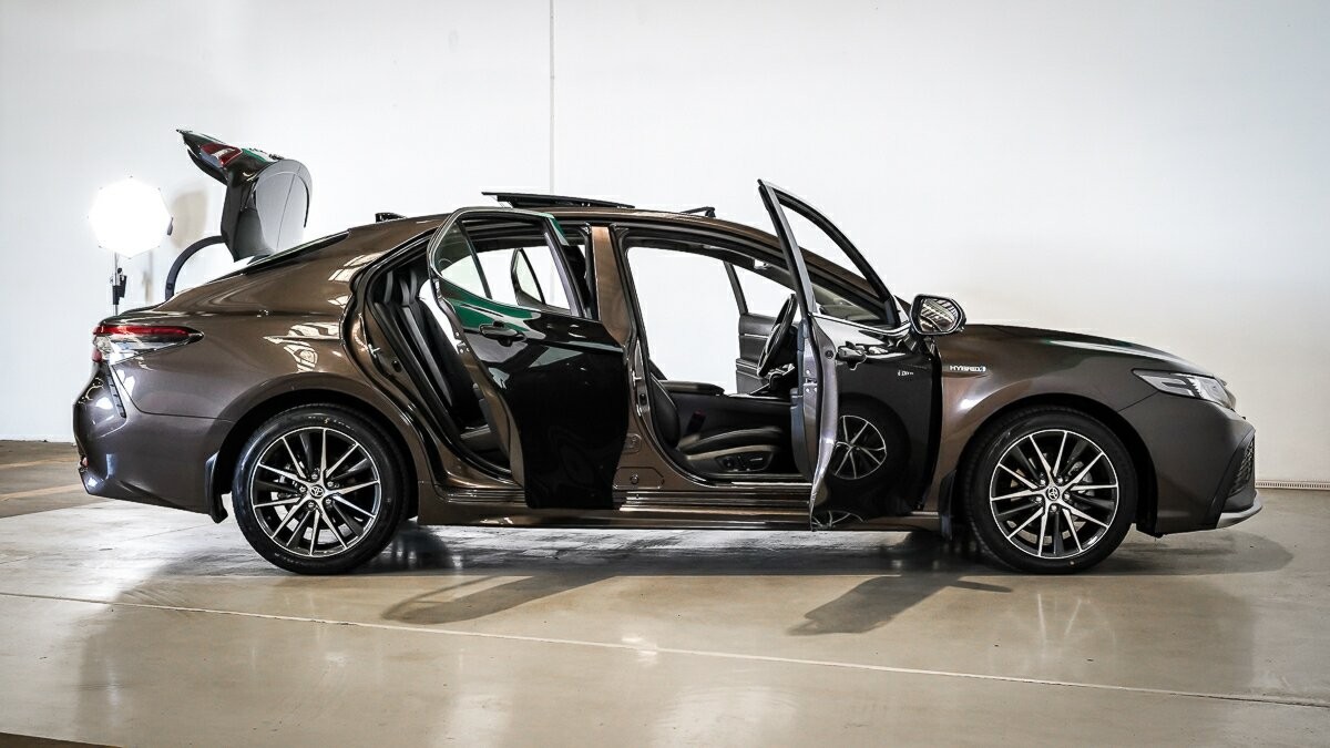 Toyota Camry image 4