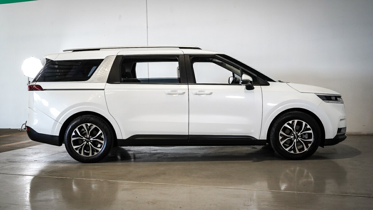 Kia Carnival image 3