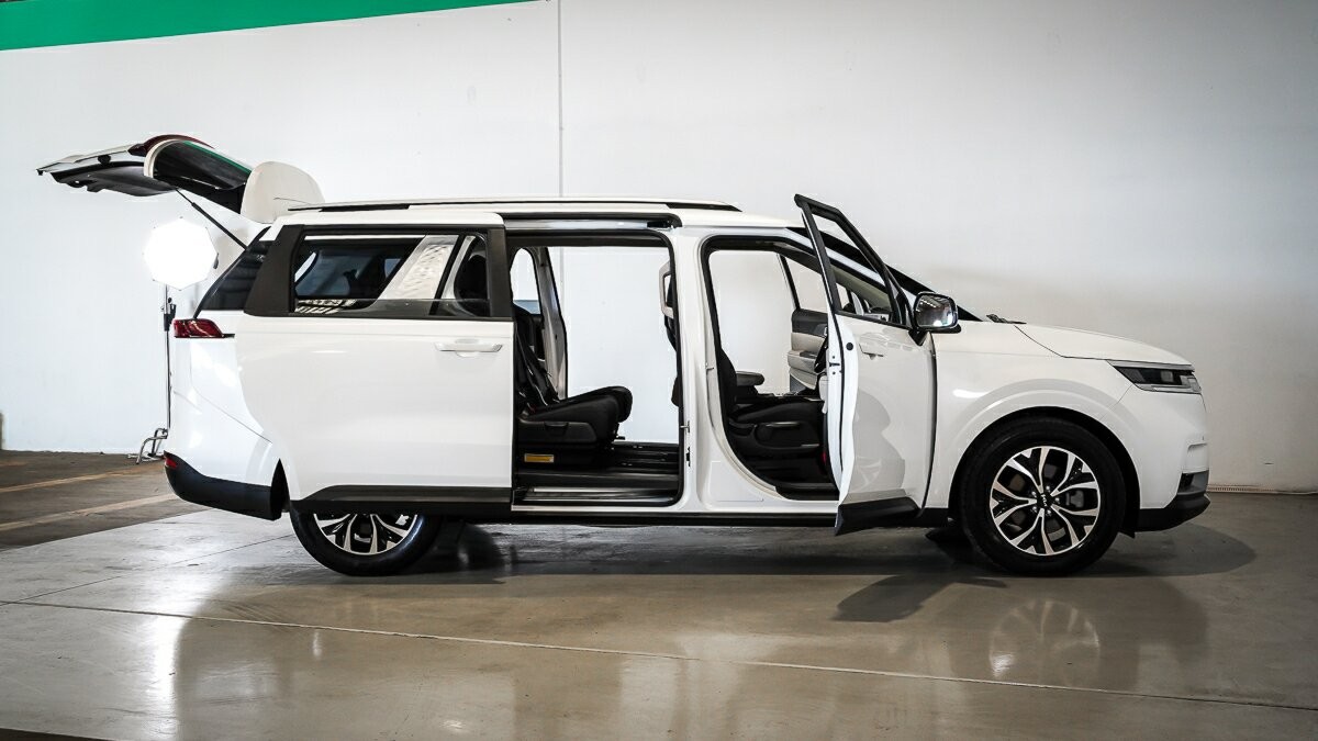 Kia Carnival image 4