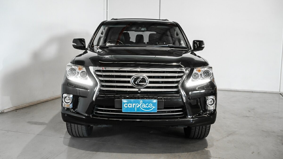 Lexus Lx image 2