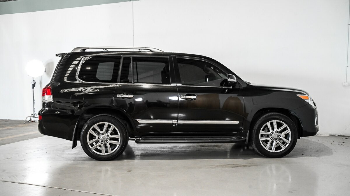 Lexus Lx image 3