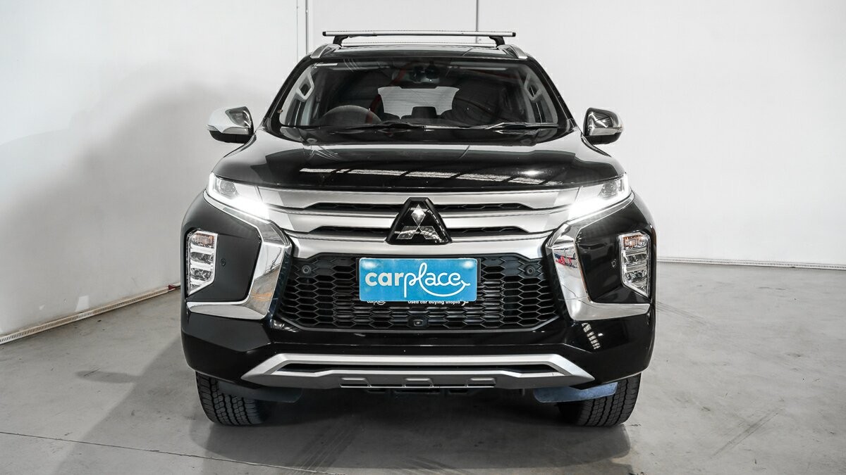 Mitsubishi Pajero Sport image 2