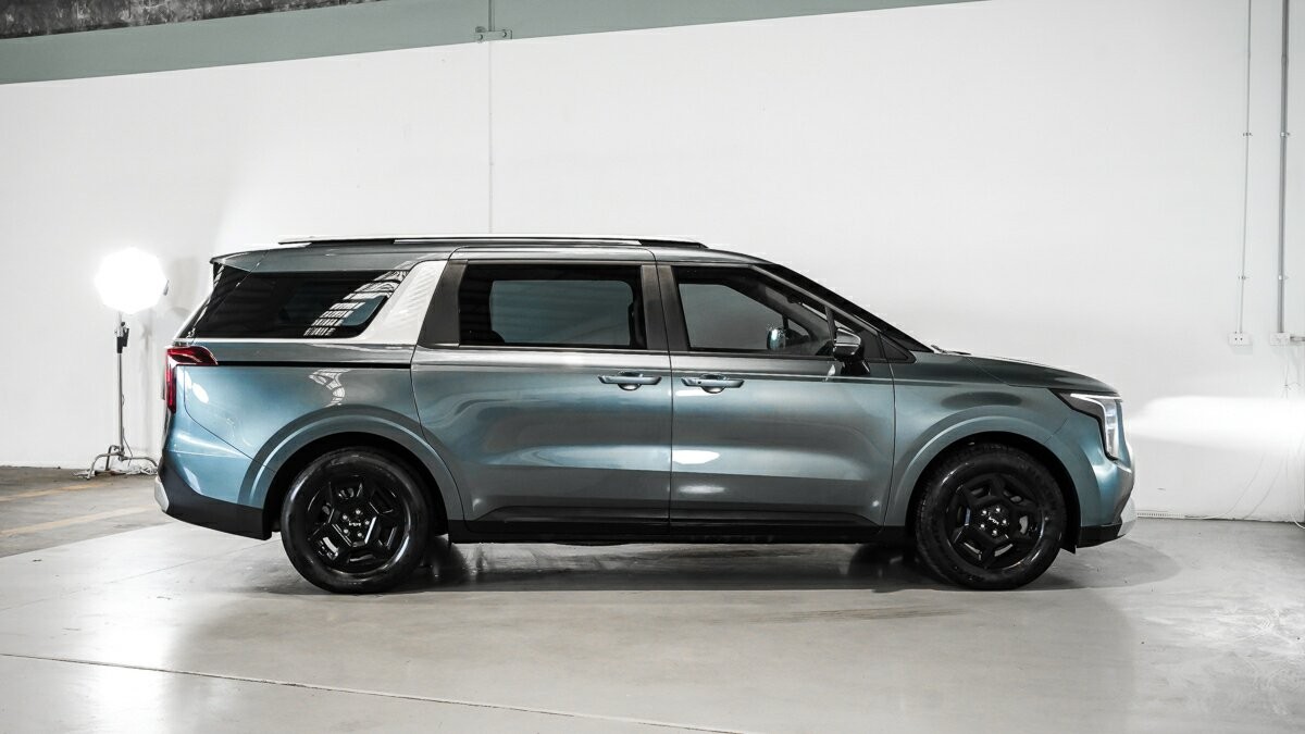 Kia Carnival image 3