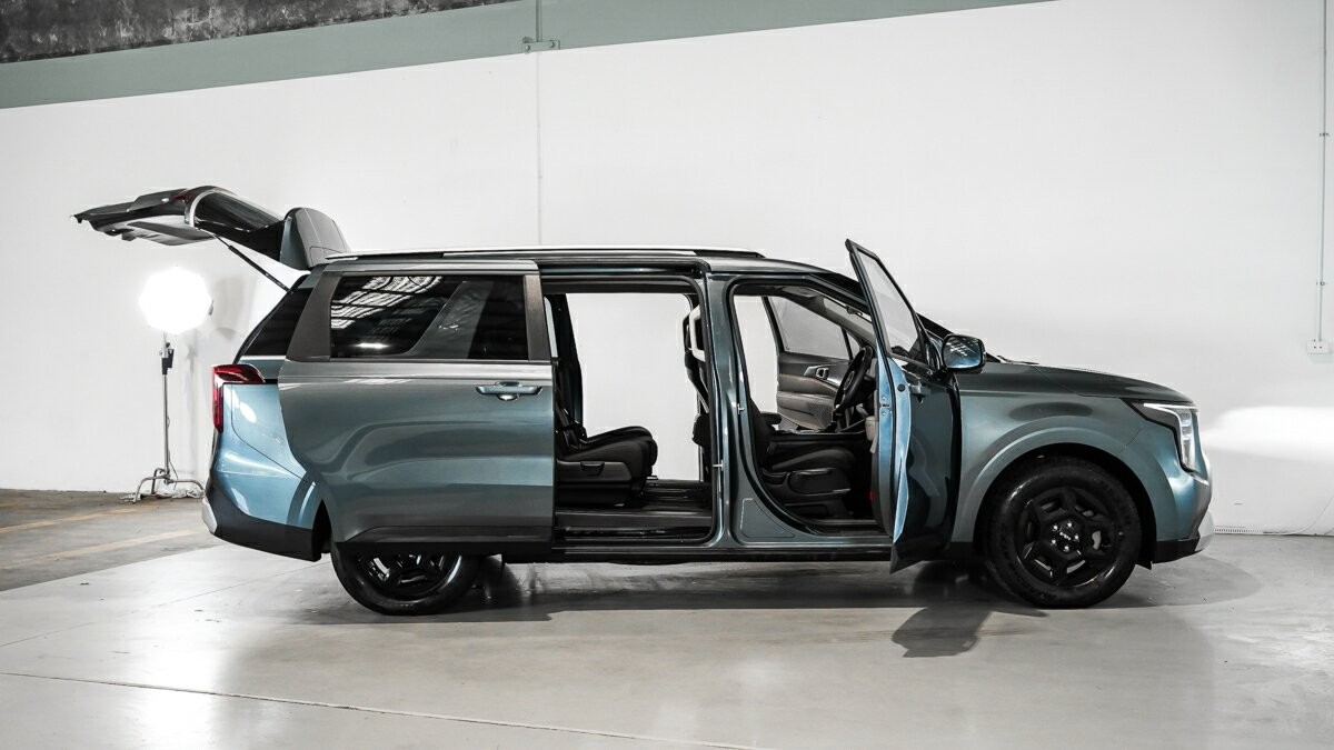 Kia Carnival image 4