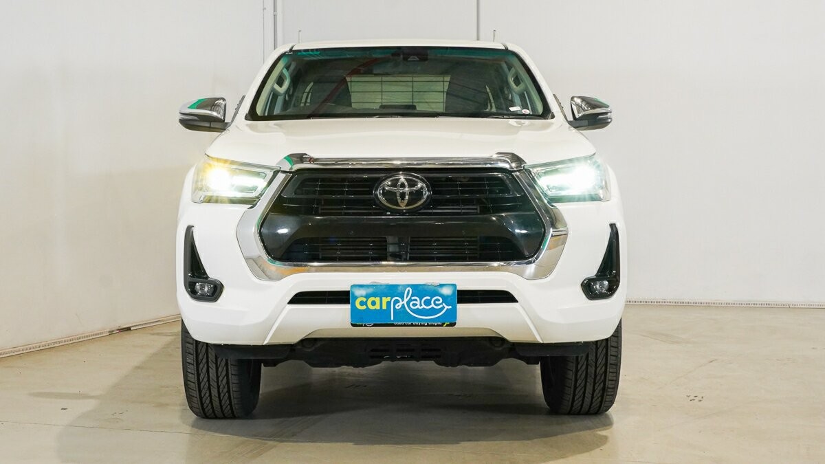 Toyota Hilux image 2