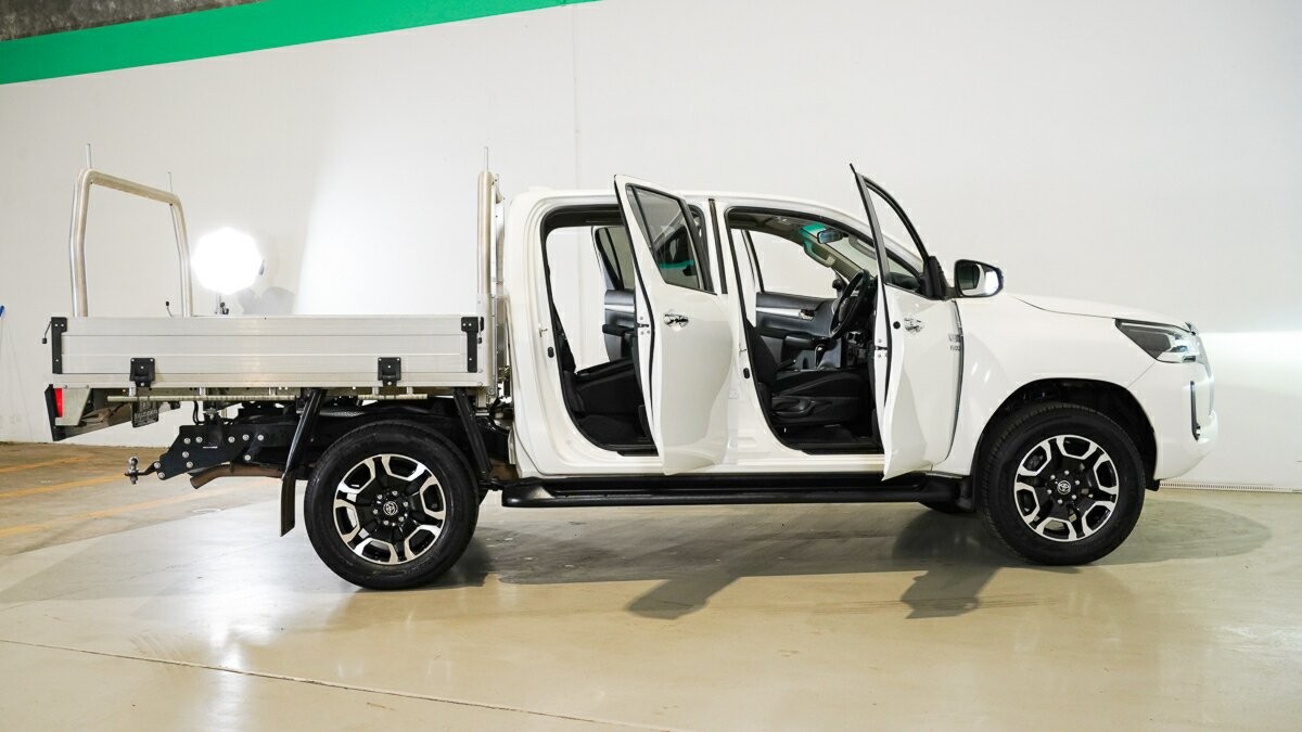 Toyota Hilux image 4