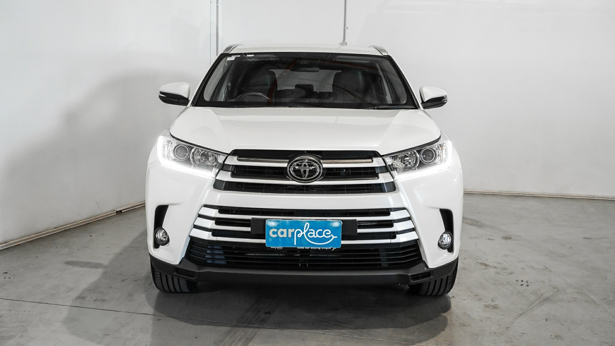 Toyota Kluger image 2